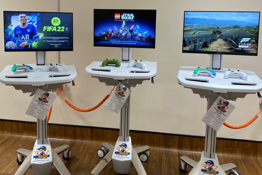 Medical gaming carts designed to relax and entertain poorly children